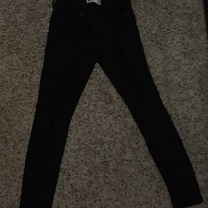 Black low-rise skinny jeans